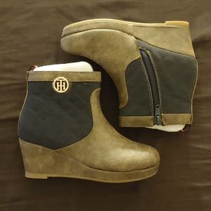 NEW KIDS Tommy Hilfiger wedge booties